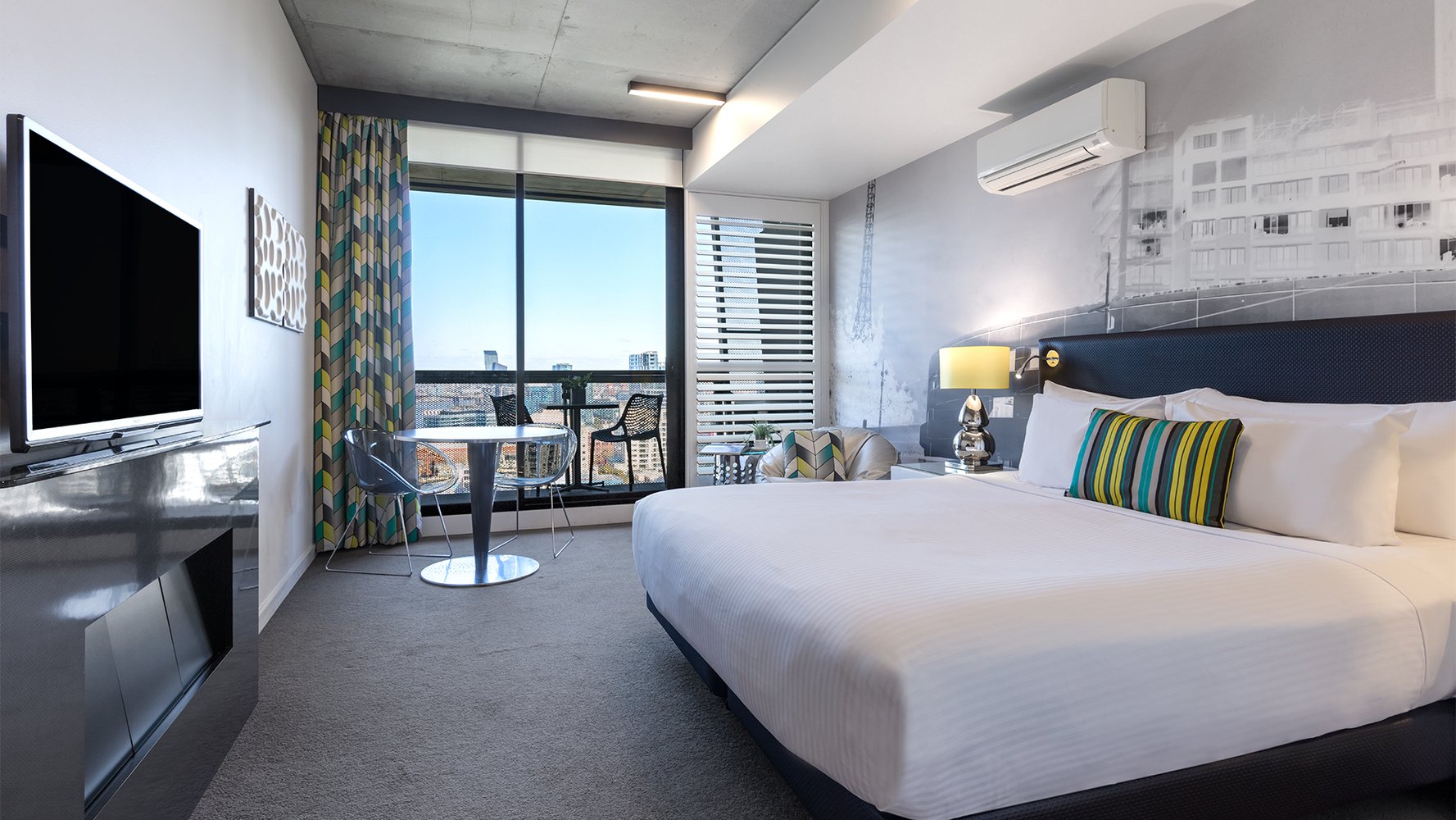Oaks Melbourne on William Suites
